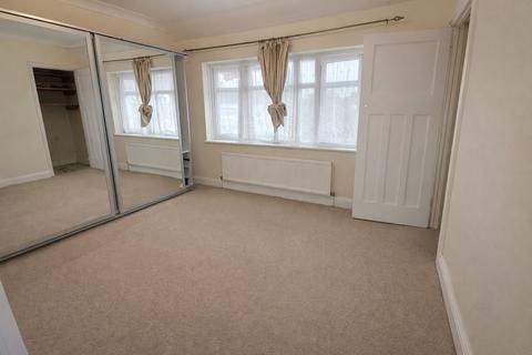 4 bedroom semi-detached house to rent, Stow Gardens, Edmonton
