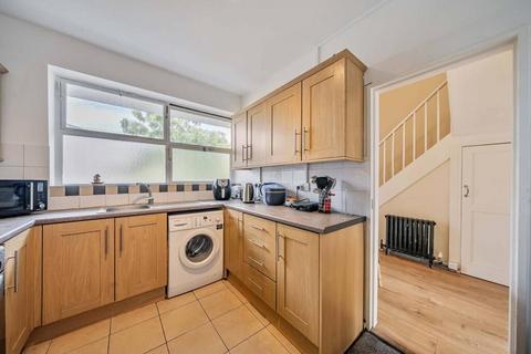 3 bedroom apartment for sale, Churchill Gardens, London, SW1V