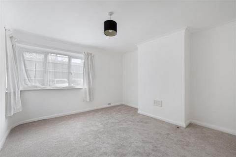 undefined, Sutton Common Road, Sutton