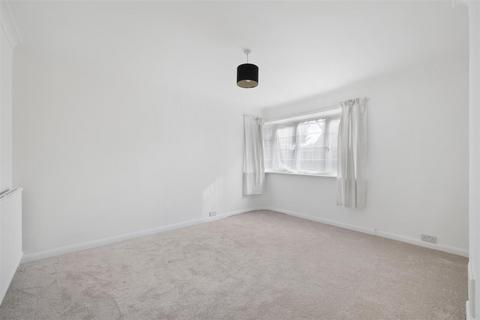 undefined, Sutton Common Road, Sutton