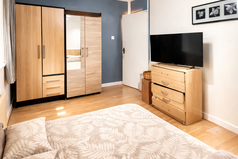 1 bedroom in a house share to rent, Broomcroft Avenue, Northolt UB5