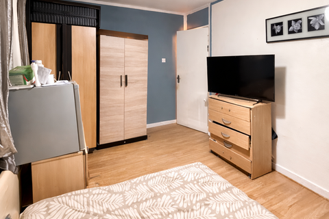 1 bedroom in a house share to rent, Broomcroft Avenue, Northolt UB5