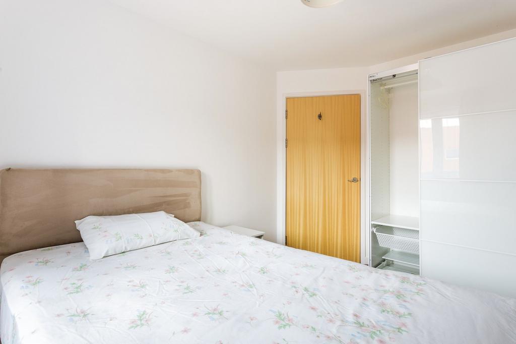 Bedroom 1 picture 2