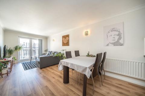 2 bedroom flat for sale, Lamb Court, London E14