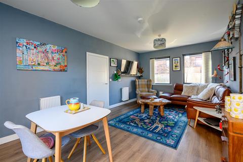3 bedroom semi-detached house for sale, Seebohm Mews, Derwenthorpe, York YO31 0SJ
