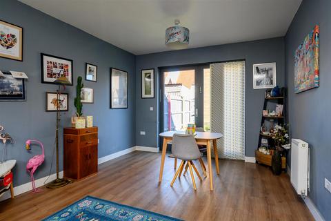 3 bedroom semi-detached house for sale, Seebohm Mews, Derwenthorpe, York YO31 0SJ