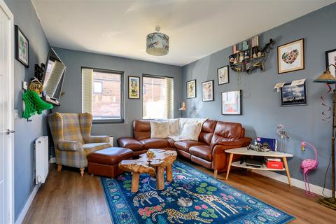 3 bedroom semi-detached house for sale, Seebohm Mews, Derwenthorpe, York YO31 0SJ