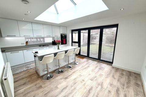 3 bedroom semi-detached house to rent, Woodend, Stockport