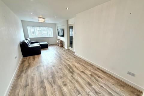 3 bedroom semi-detached house to rent, Woodend, Stockport