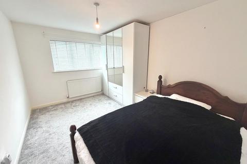 3 bedroom semi-detached house to rent, Woodend, Stockport
