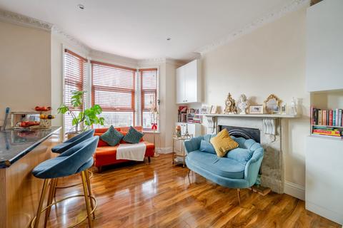 2 bedroom property for sale, Askew Road, Shepherds Bush, London, W12