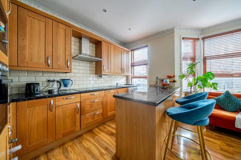 2 bedroom property for sale, Askew Road, Shepherds Bush, London, W12