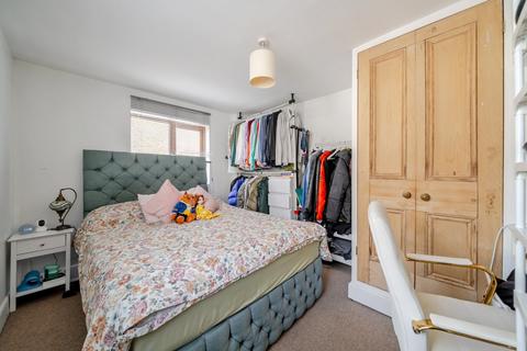 2 bedroom property for sale, Askew Road, Shepherds Bush, London, W12