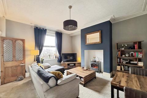 3 bedroom end of terrace house for sale, Tennyson Place, Cleckheaton, BD19