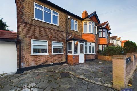 5 bedroom house of multiple occupation to rent, Montbelle Road, London, SE9