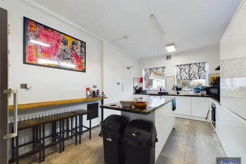 5 bedroom house of multiple occupation to rent, Montbelle Road, London, SE9