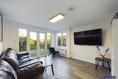 5 bedroom house of multiple occupation to rent, Montbelle Road, London, SE9