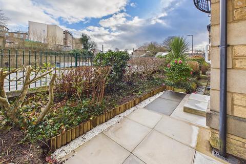 1 bedroom flat for sale, Spinners Court, Lancaster