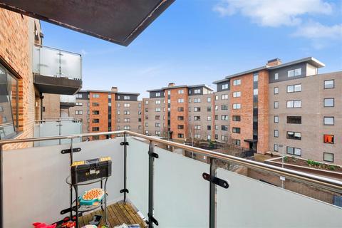 1 bedroom flat for sale, Gifford Road, London NW10