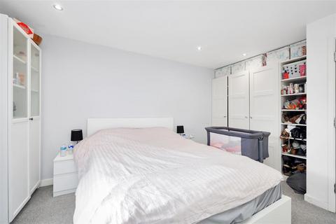 1 bedroom flat for sale, Gifford Road, London NW10
