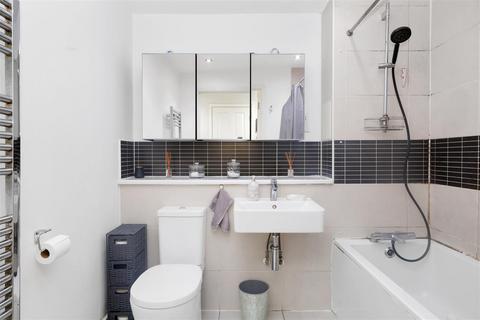 1 bedroom flat for sale, Gifford Road, London NW10