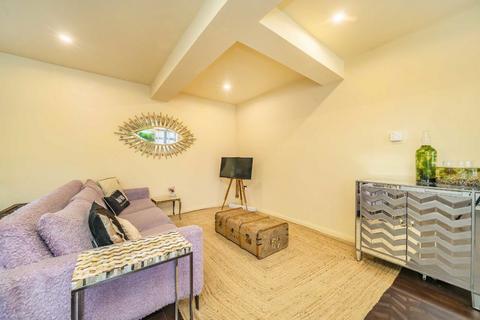 1 bedroom flat for sale, Elmtree Road, Teddington TW11