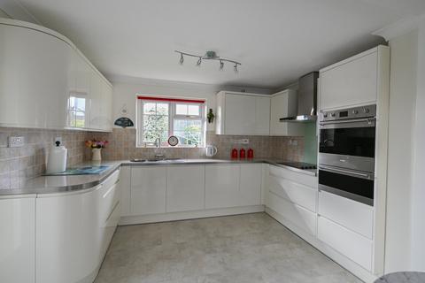 3 bedroom detached house for sale, Ringwood Road, Verwood, BH31
