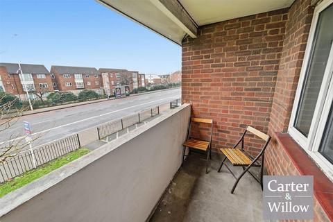 1 bedroom maisonette for sale, Rainham Road South, Essex