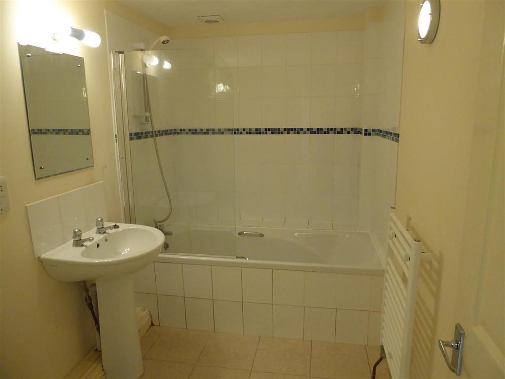 Bathroom.JPG