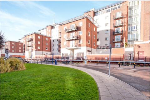 2 bedroom flat to rent, Brecon House, The Canalside, PO1