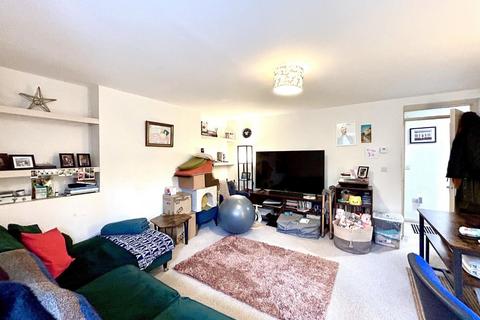1 bedroom flat to rent, Lyndhurst Way, Peckham, London, SE15