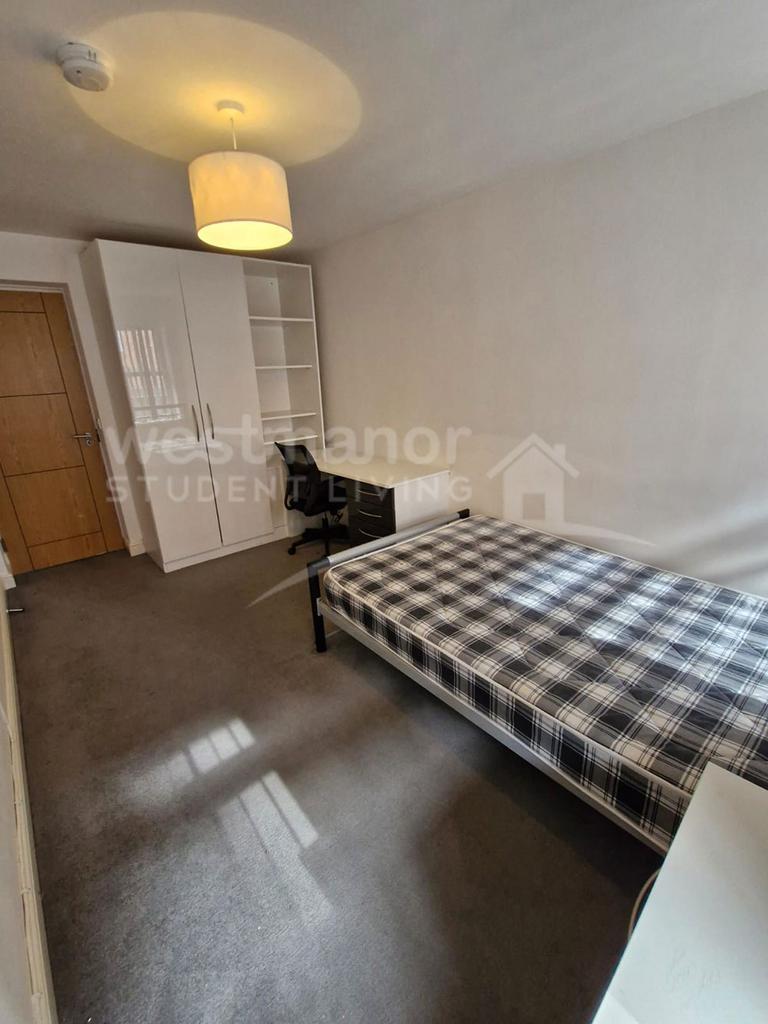 Flat 7 room 1