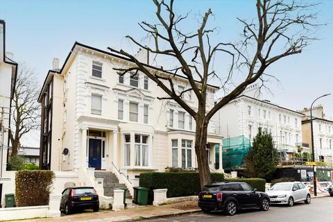 Studio to rent, Belsize Park, London NW3
