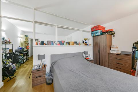 Studio to rent, Belsize Park, London NW3