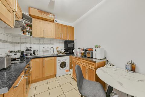 Studio to rent, Belsize Park, London NW3