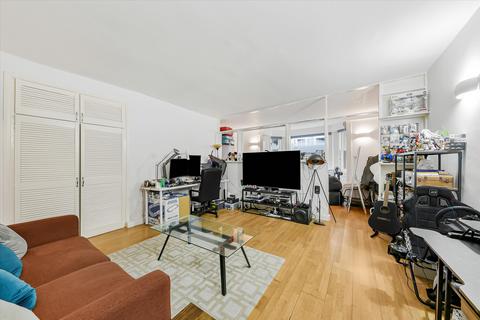 Studio to rent, Belsize Park, London NW3