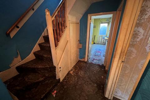 3 bedroom semi-detached house for sale, 7 Kings Avenue, Oldbury, B69 2LT
