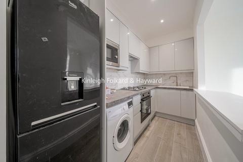 3 bedroom terraced house to rent, Fairmile Avenue, London, SW16