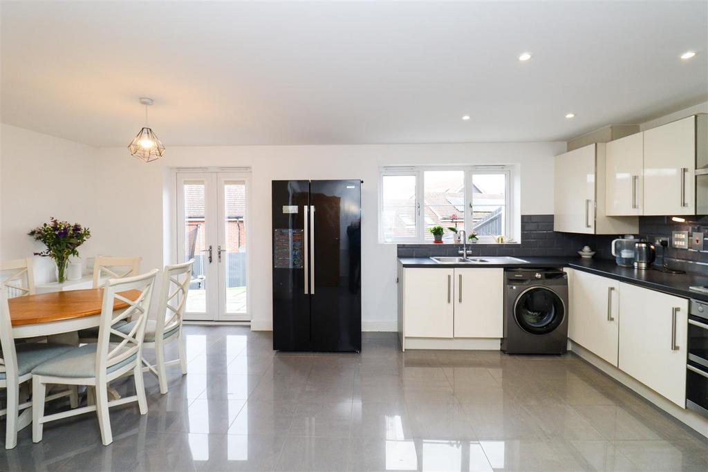 Kitchen/Dining Room