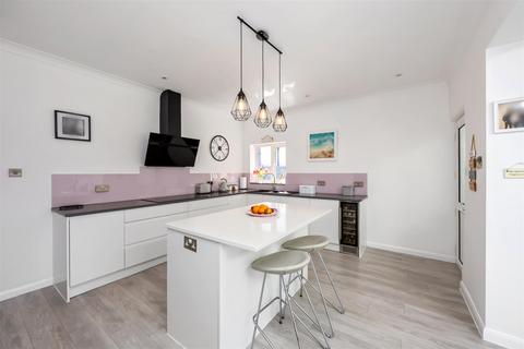 undefined, St Lawrence Avenue, Worthing