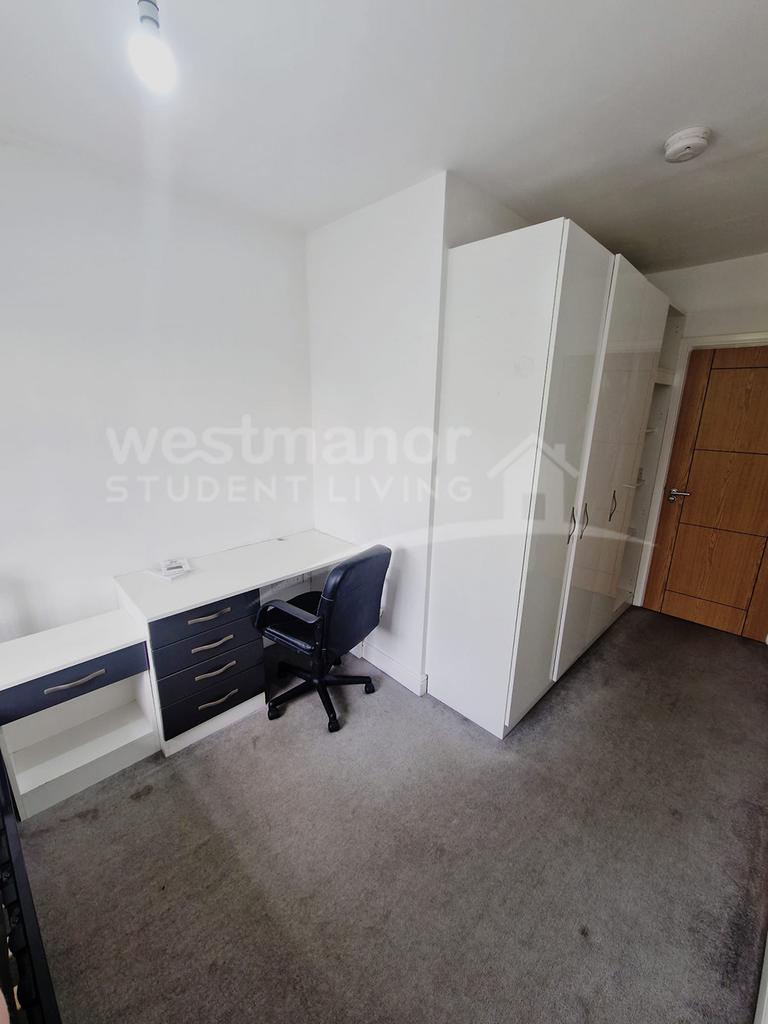 Flat 5 room 1