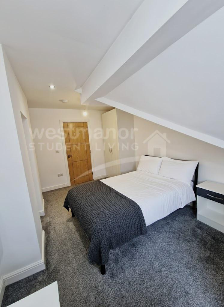 Flat 5 room 3