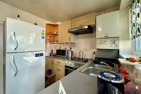 Studio to rent, london, N15