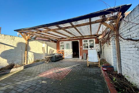 Studio to rent, london, N15