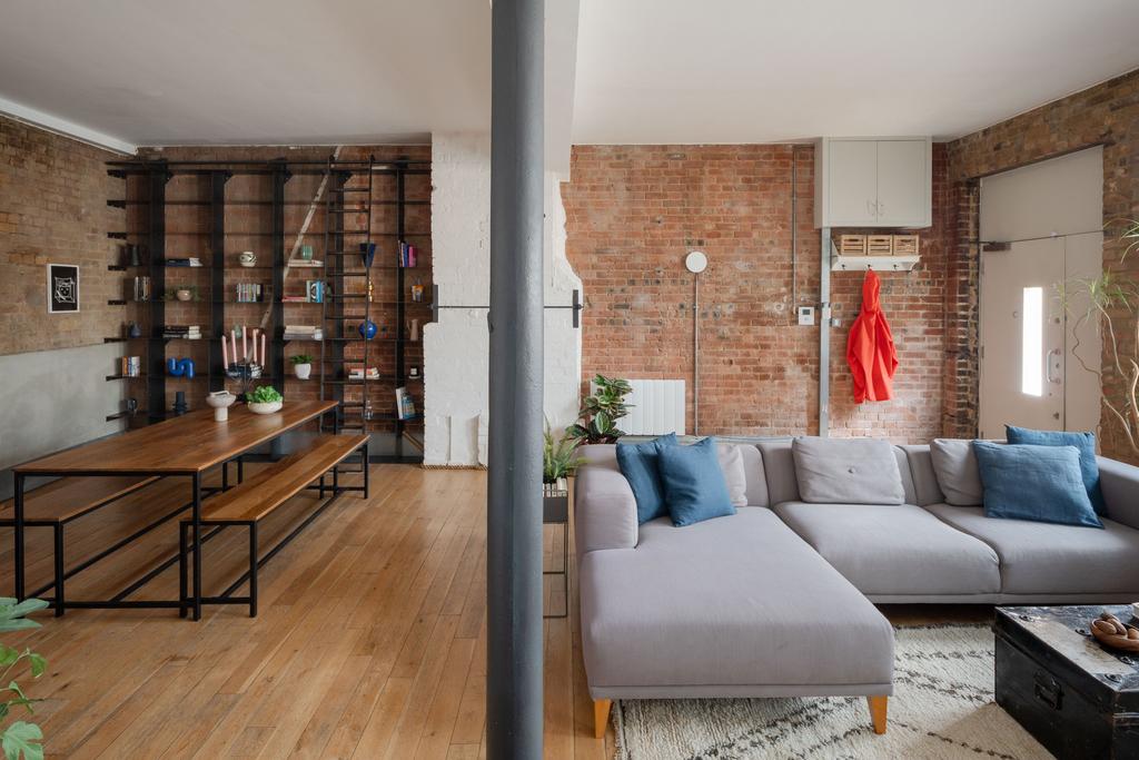 328211 - Cyntra Place, Mare Street, London E8 -...