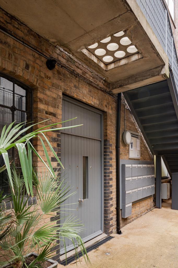 328221 - Cyntra Place, Mare Street, London E8 -...