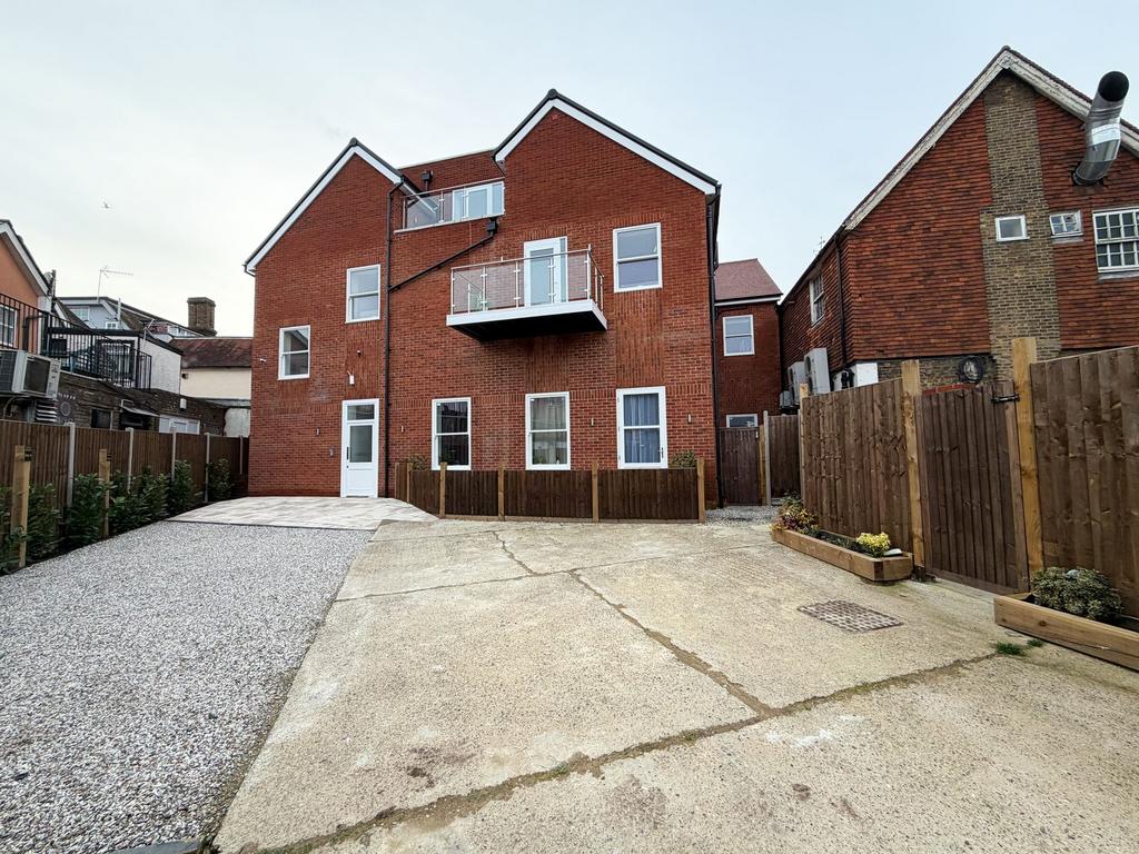 Old Harlow Apartments CM17