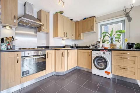 2 bedroom apartment to rent, Vernon Road, Bow E3