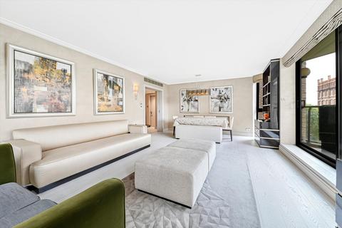 3 bedroom flat to rent, Blythe Road, London W14