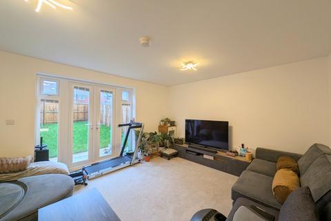 3 bedroom terraced house to rent, Beeston Drive, Pontefract, West Yorkshire, WF8